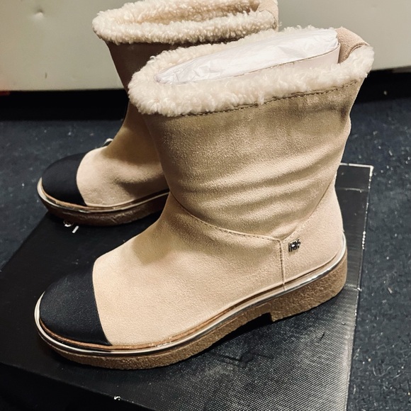 Dkny Shoes | Dkny LT Beige and Black Sherpa Lined Suede Boots | Color: Black/Cream | Size: 6 | Hotrox71's Closet